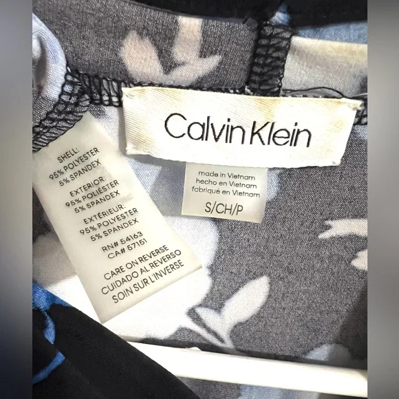 Calvin Klein Black Floral 3/4 Sleeve V Neck Top Size Small - Picture 3 of 3